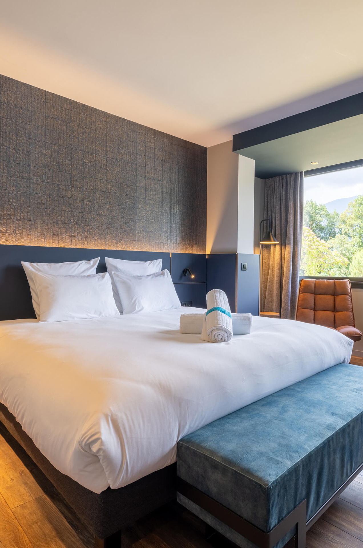 Miura Hotel — a king bedroom