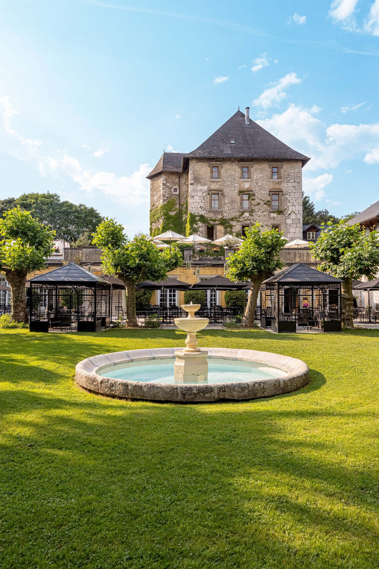 Château de Candie | the fountain and formal gardens